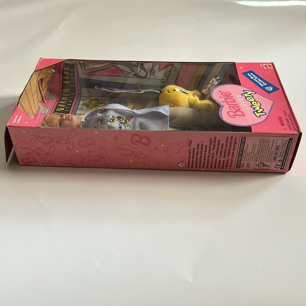 Barbie Loves Tweety Warner Brothers Mattel Vintage Special Edition Barbie Doll - Picture 7 of 9